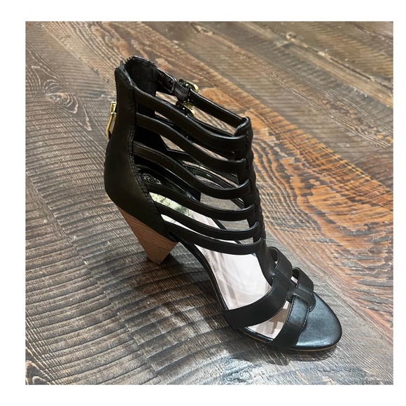 Vince Camuto Eastyn Black Leather Strappy Sandals - Picture 2 of 5